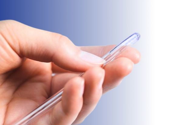 hand holding catheter